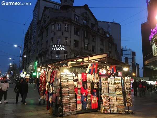 Belgrad'ın renkli gece hayatı derken bunu kastetmemişlerdi herhalde :))